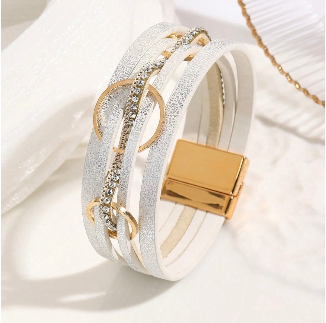 Boho Bracelet In White With Gold Rings
