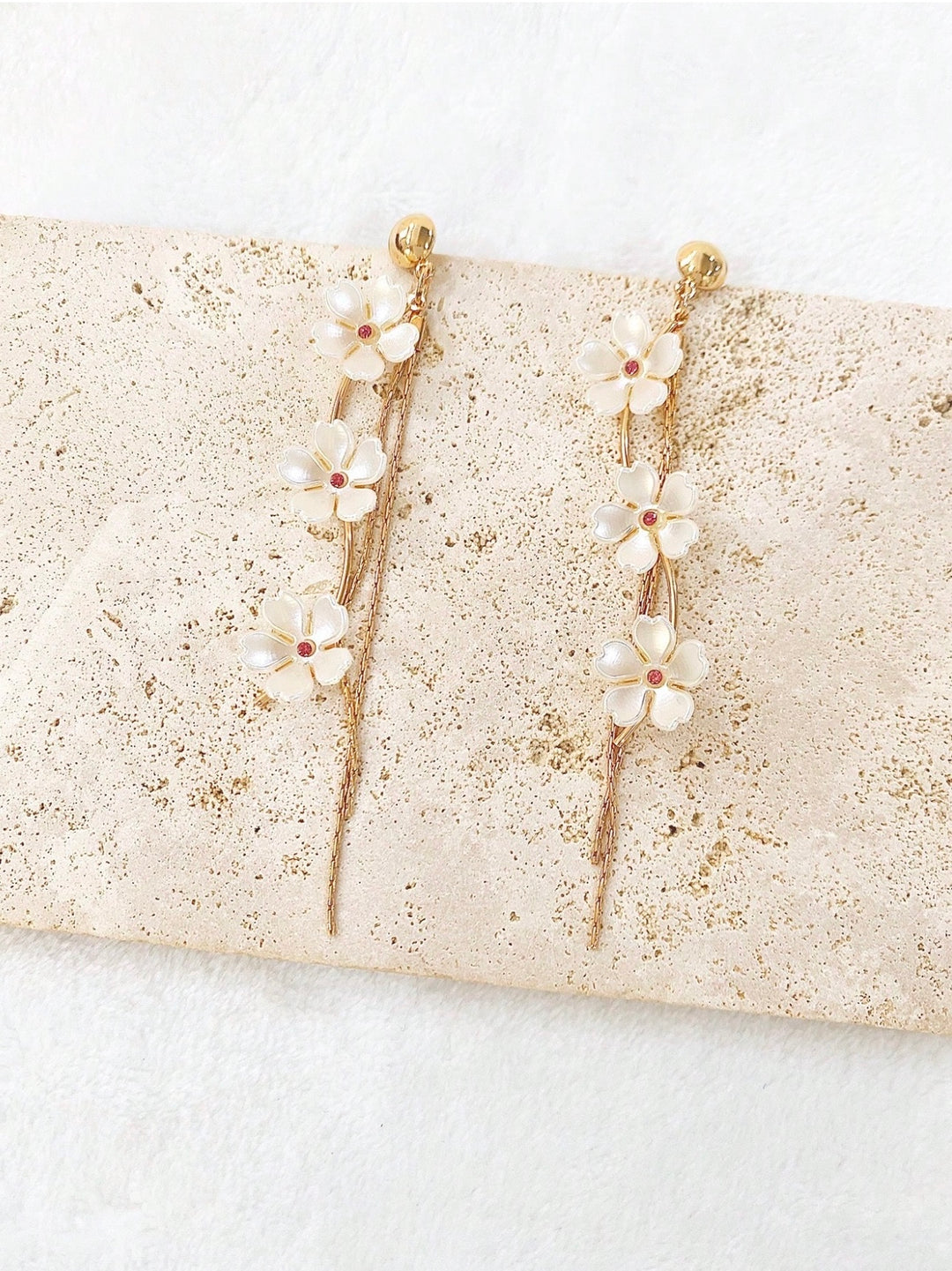 Faux Pearl Seashell 5-Petal Flower Earrings With Pink Rhinestones