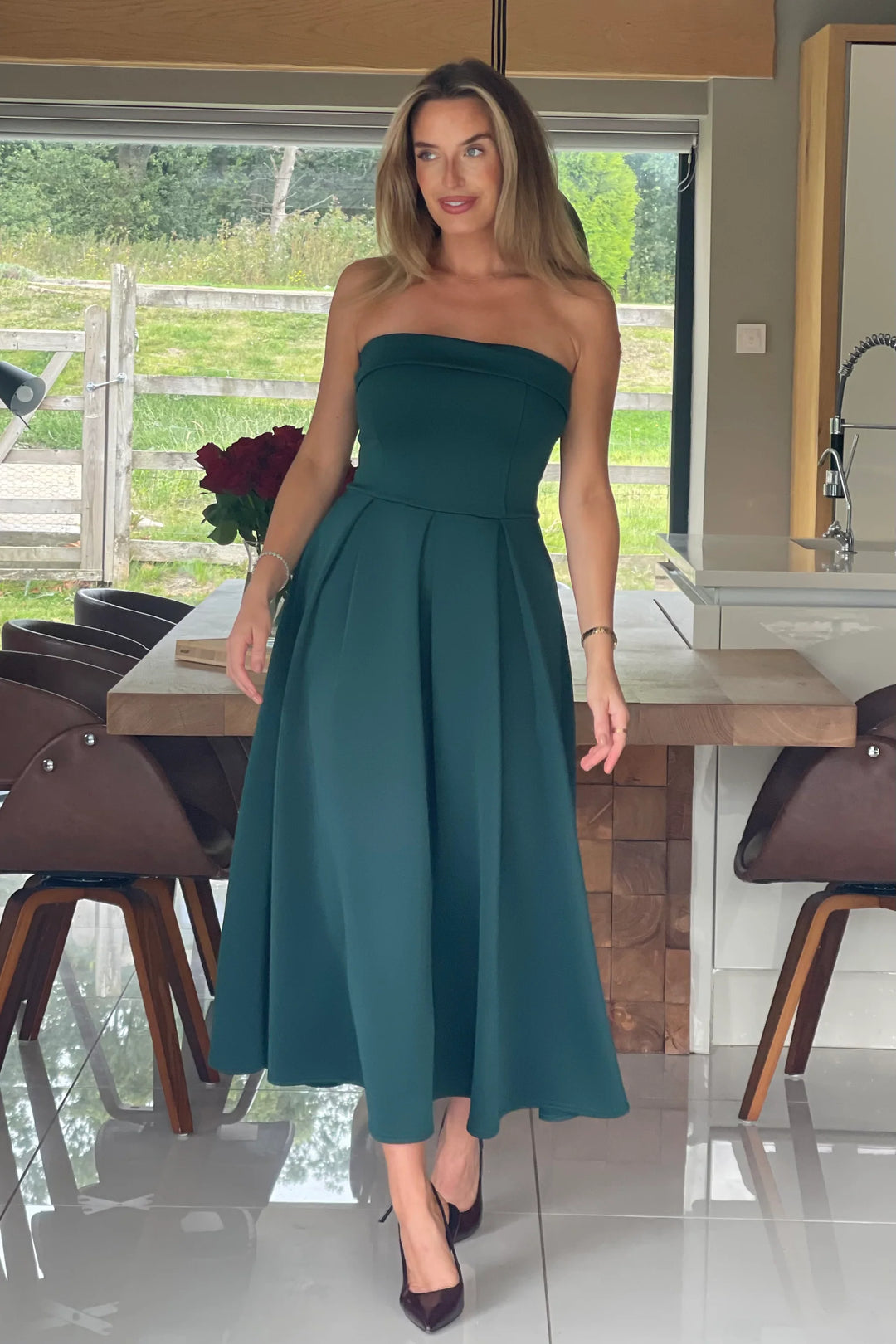 Danni Emerald Green Strapless Bandeau Midi Dress With Pockets | LittleMadam Danni Emerald Green Strapless Bandeau Midi Dress With Pockets | LittleMadam