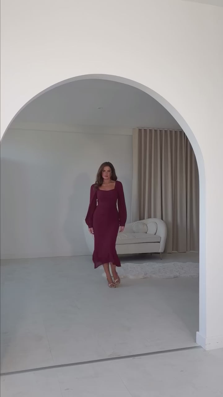Mina Berry Sweetheart Neckline Long Sleeve Ruched Detail Midi Dress